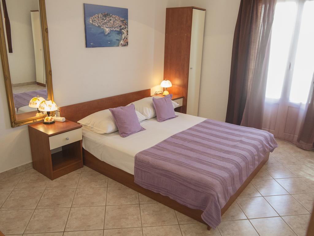 Apartments Jadrijevic Brne Primošten Rum bild