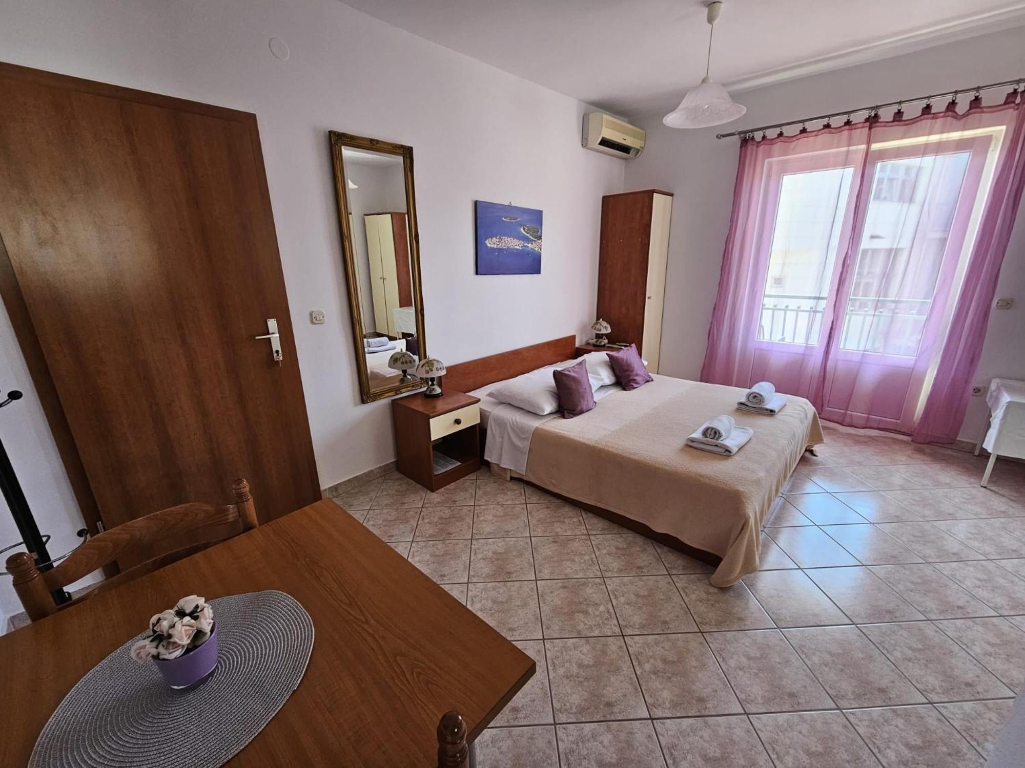 Apartments Jadrijevic Brne Primošten Rum bild