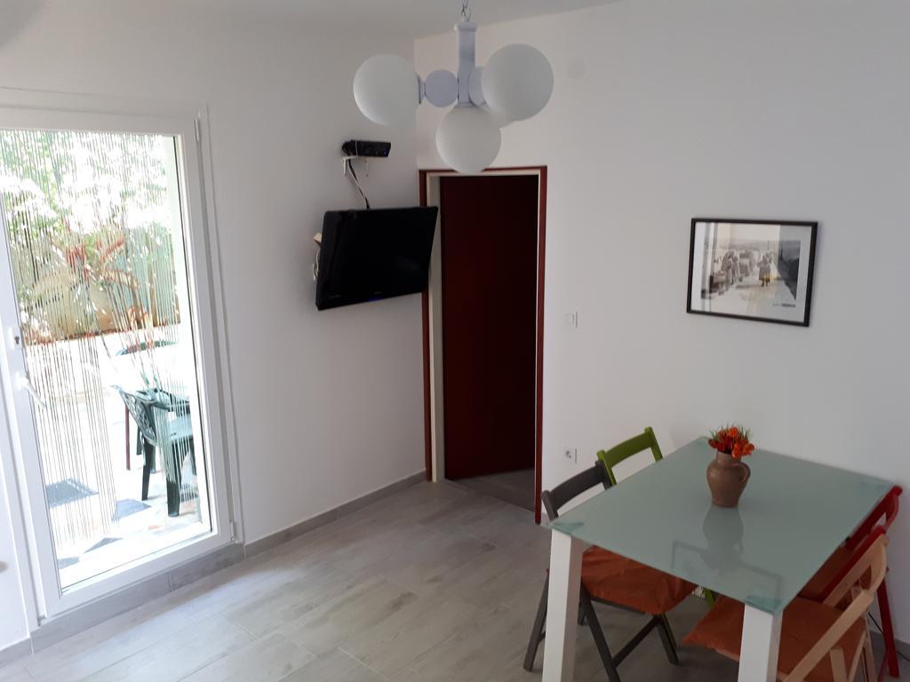 Apartments Jadrijevic Brne Primošten Exteriör bild